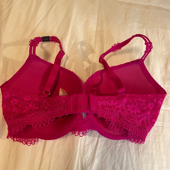 Victoria’s Secret 32DD “Very Sexy Push-Up” bra - Picture 2 of 3